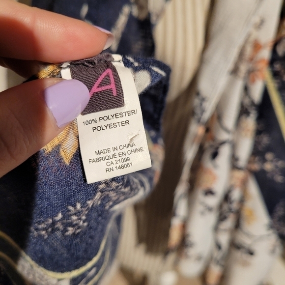 Spring floral lightweight scarf wrap - Picture 13 of 13